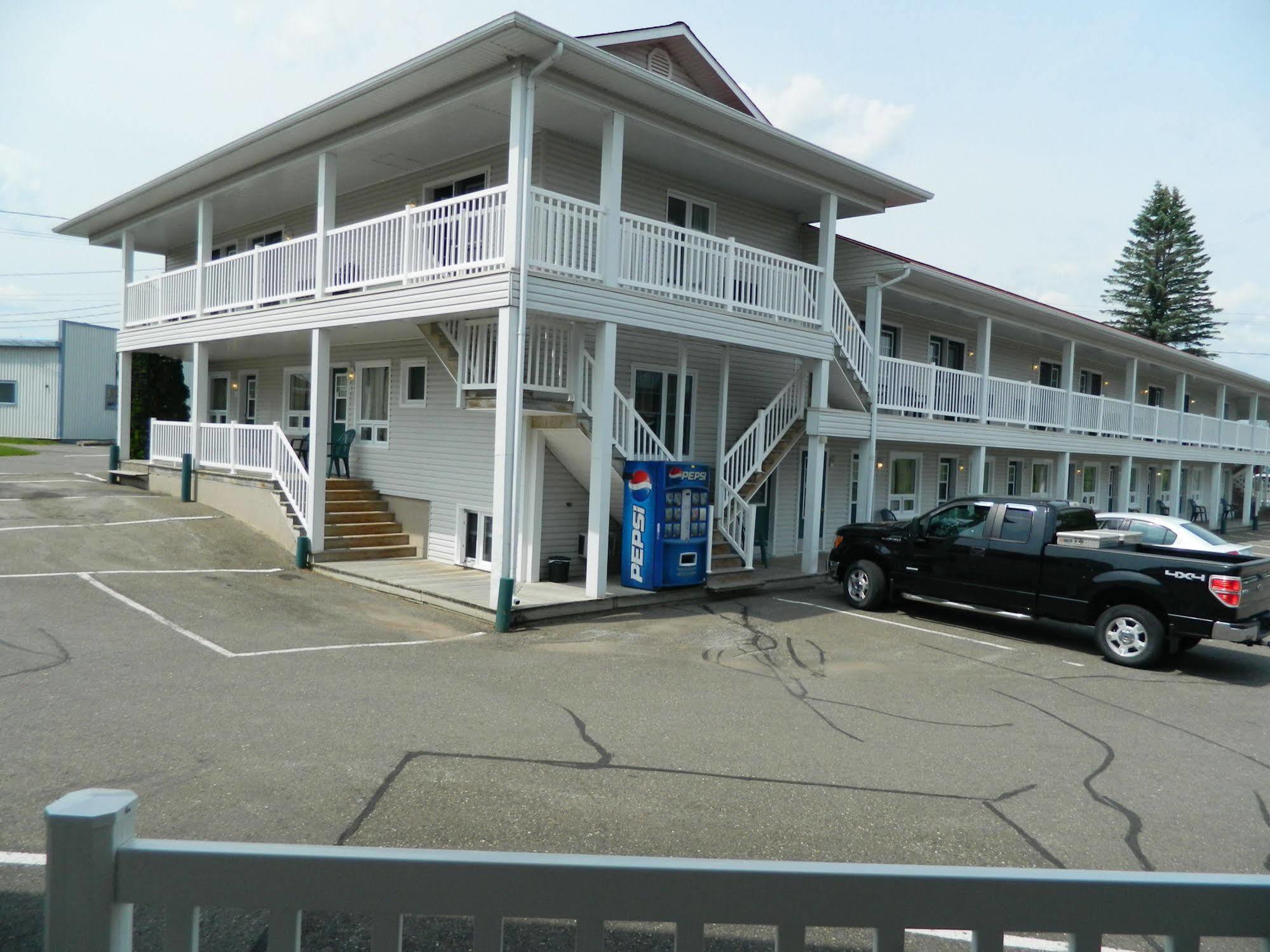 Hilltop Motel & Restaurant Grand Falls Exterior photo